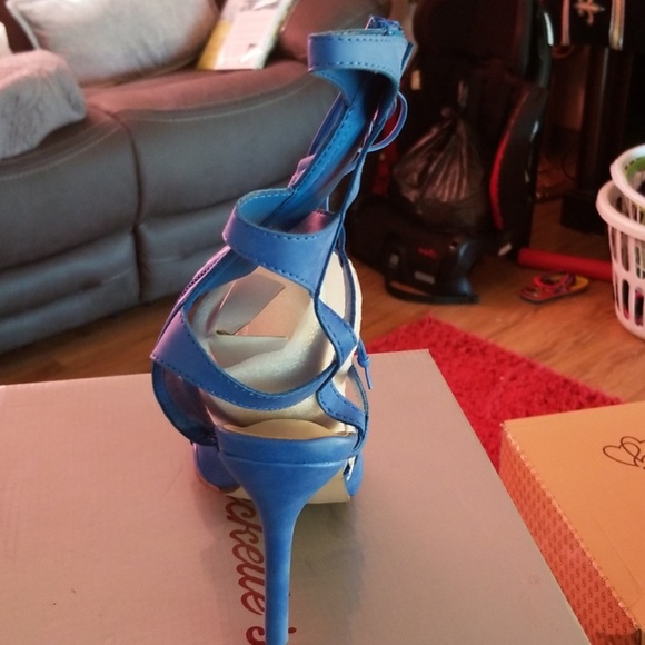 Shoe - Picture 3 of 4